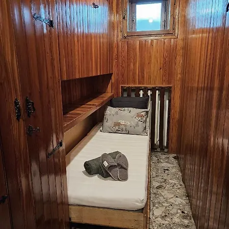 Daire Cervino 1865 Family House & Friends - Cir 0517 *